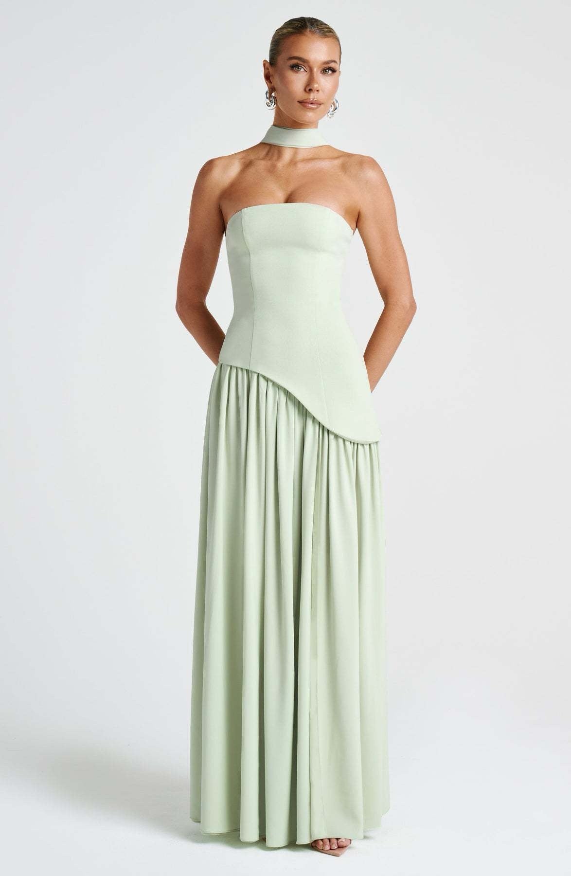 Iris – Elegantes Wickel-Maxikleid mit V-Ausschnitt – Ansicht 23