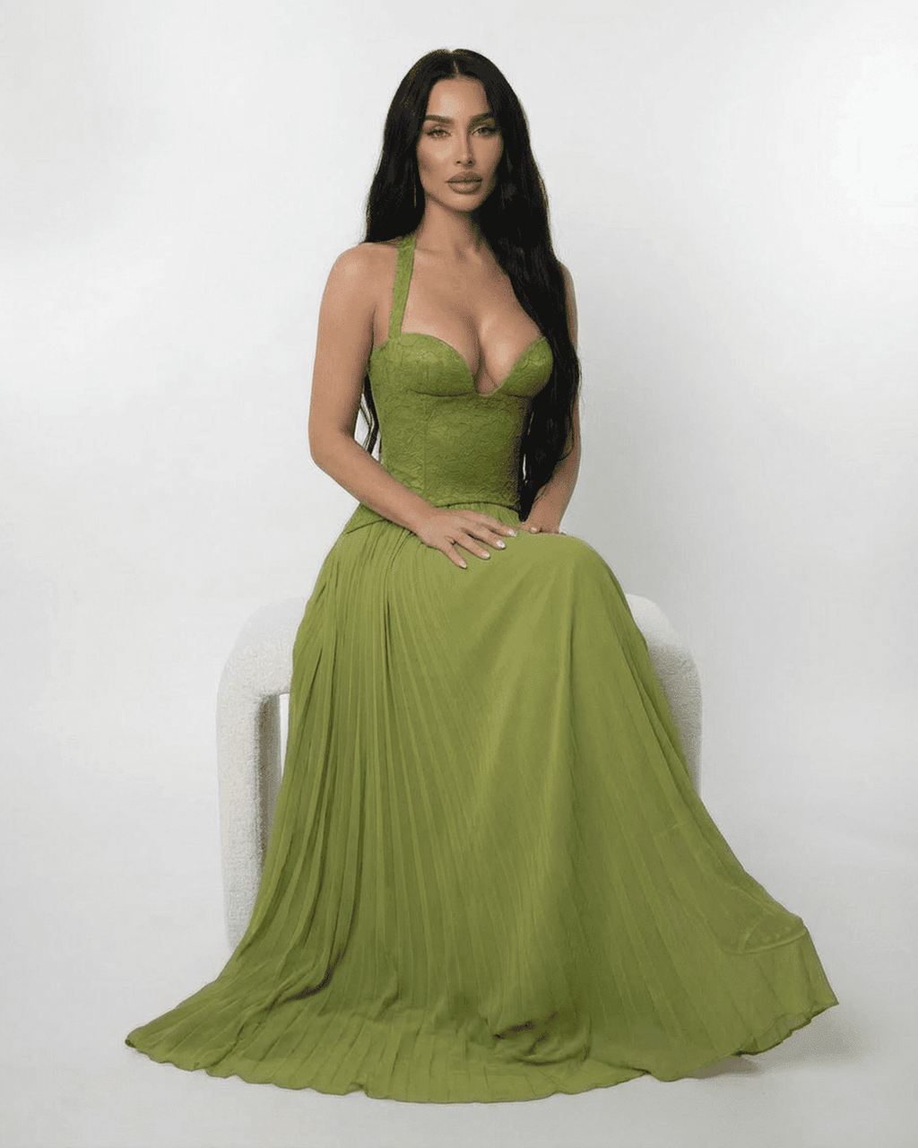 Verdant – Satin Plissiertes Spitzen-Maxikleid – Ansicht 7
