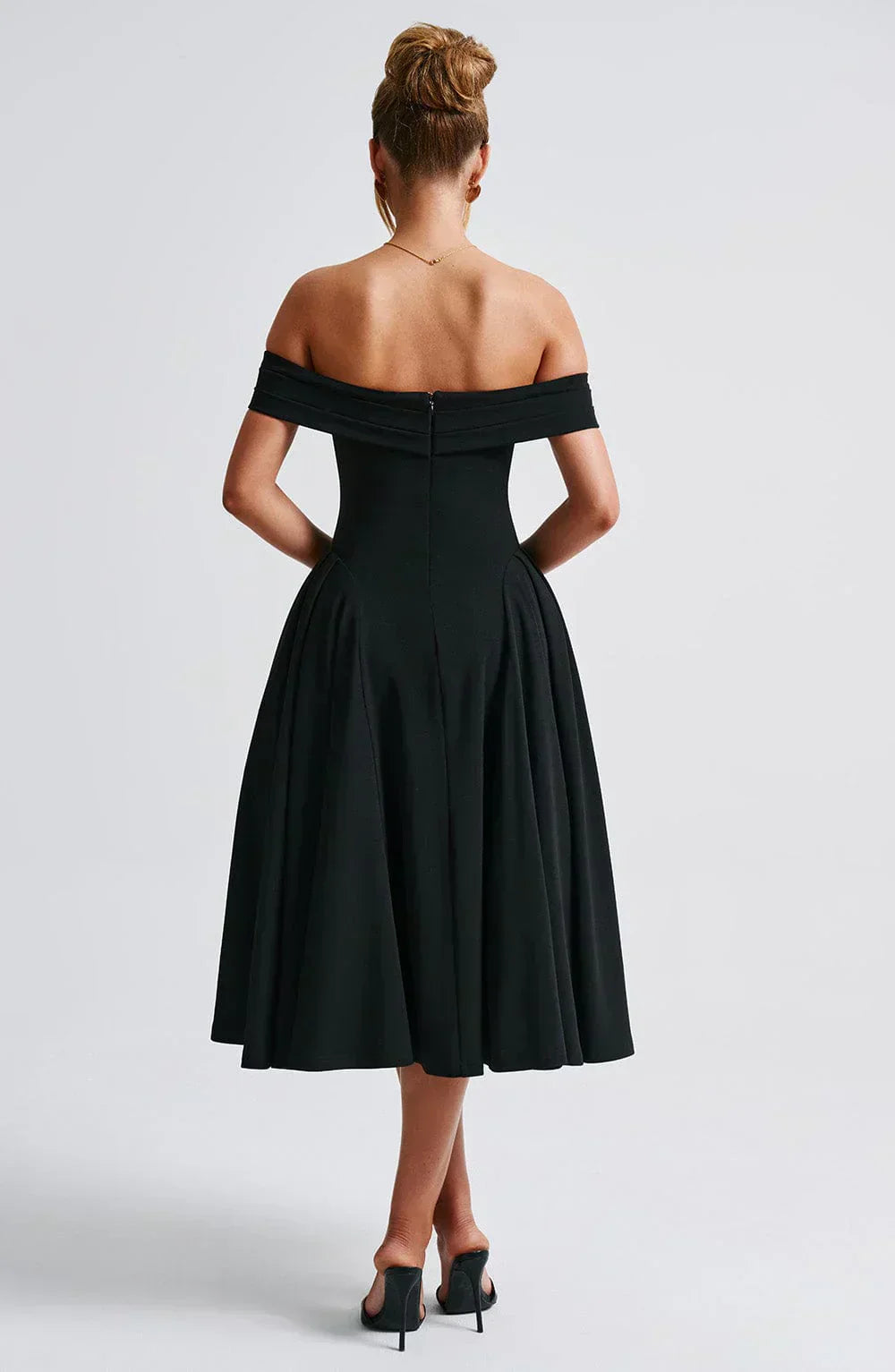 Nyx – Raffiniertes Wickel-Midikleid mit V-Ausschnitt – Ansicht 12