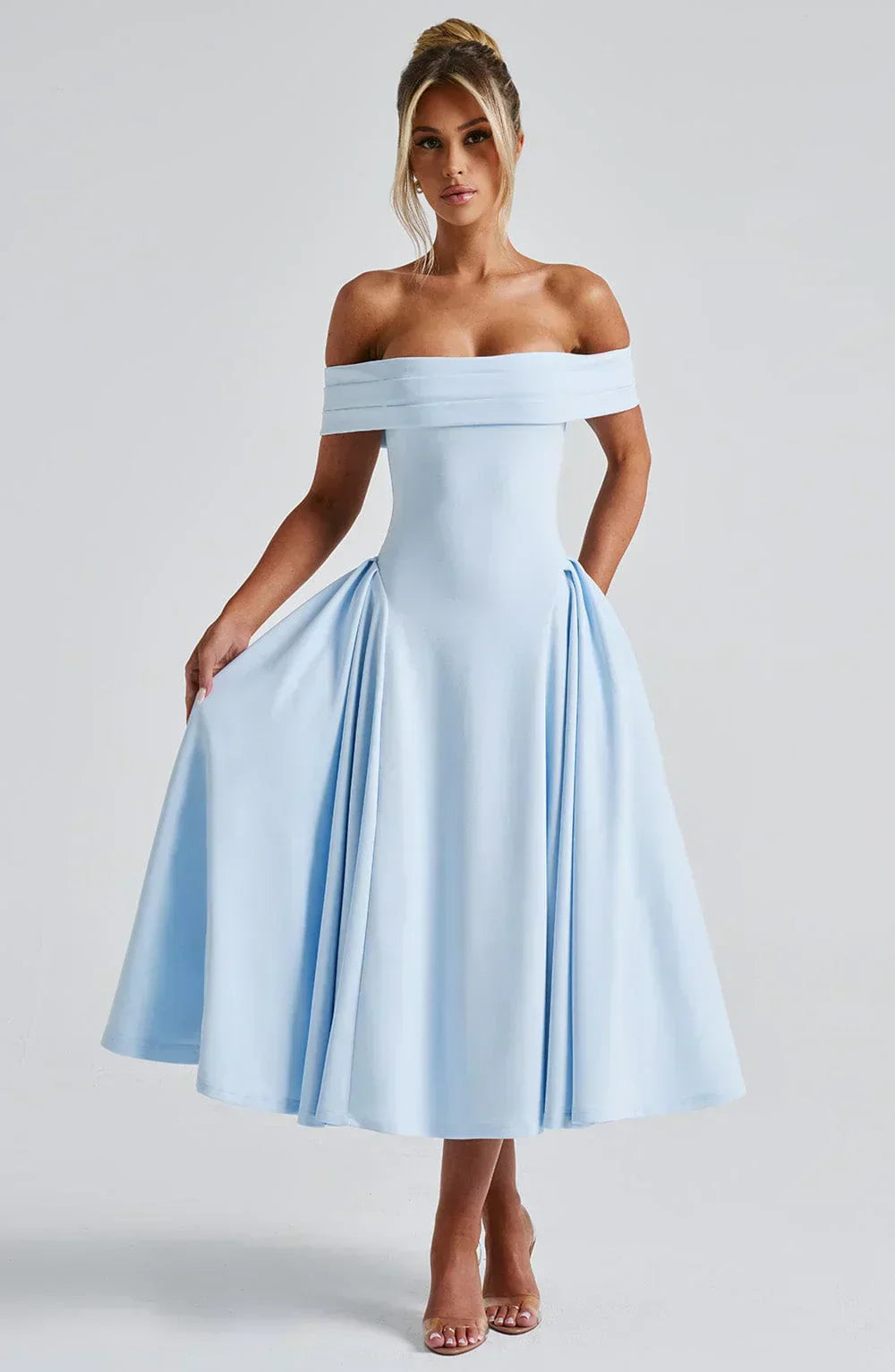 Nyx – Raffiniertes Wickel-Midikleid mit V-Ausschnitt – Vorderansicht