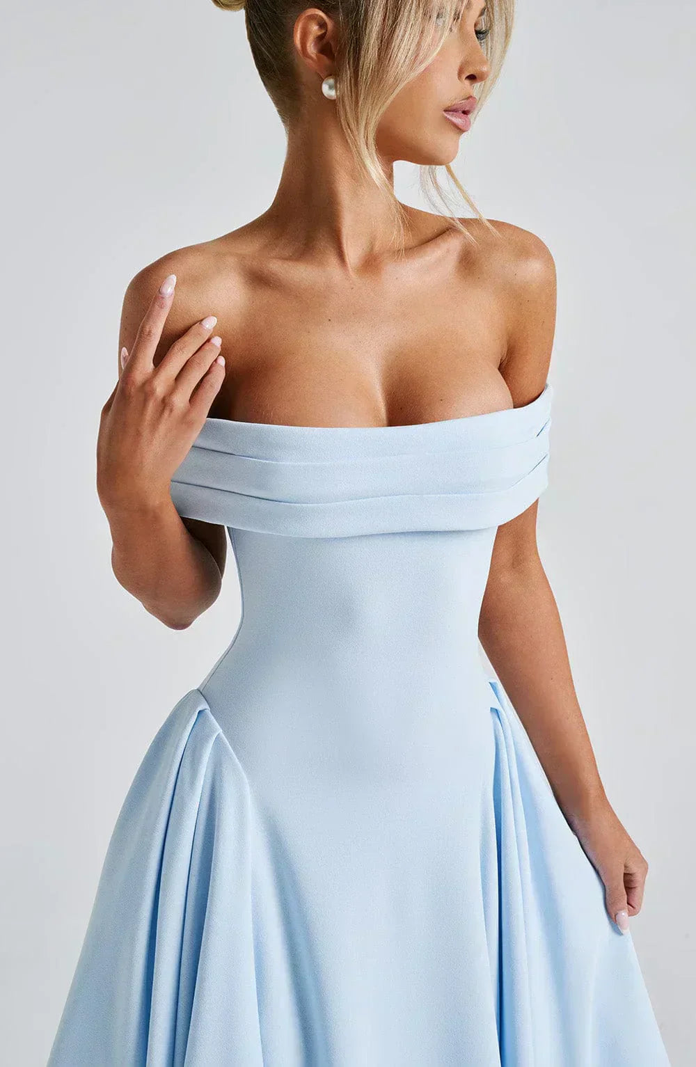 Nyx – Raffiniertes Wickel-Midikleid mit V-Ausschnitt – Ansicht 28