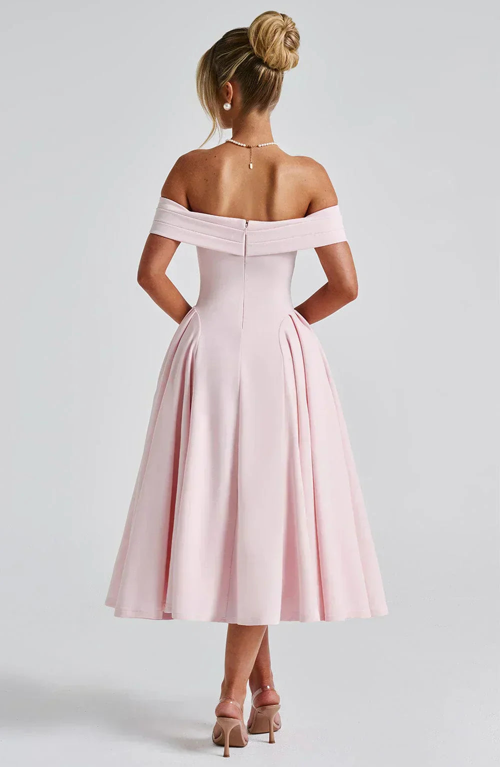 Nyx – Raffiniertes Wickel-Midikleid mit V-Ausschnitt – Ansicht 8