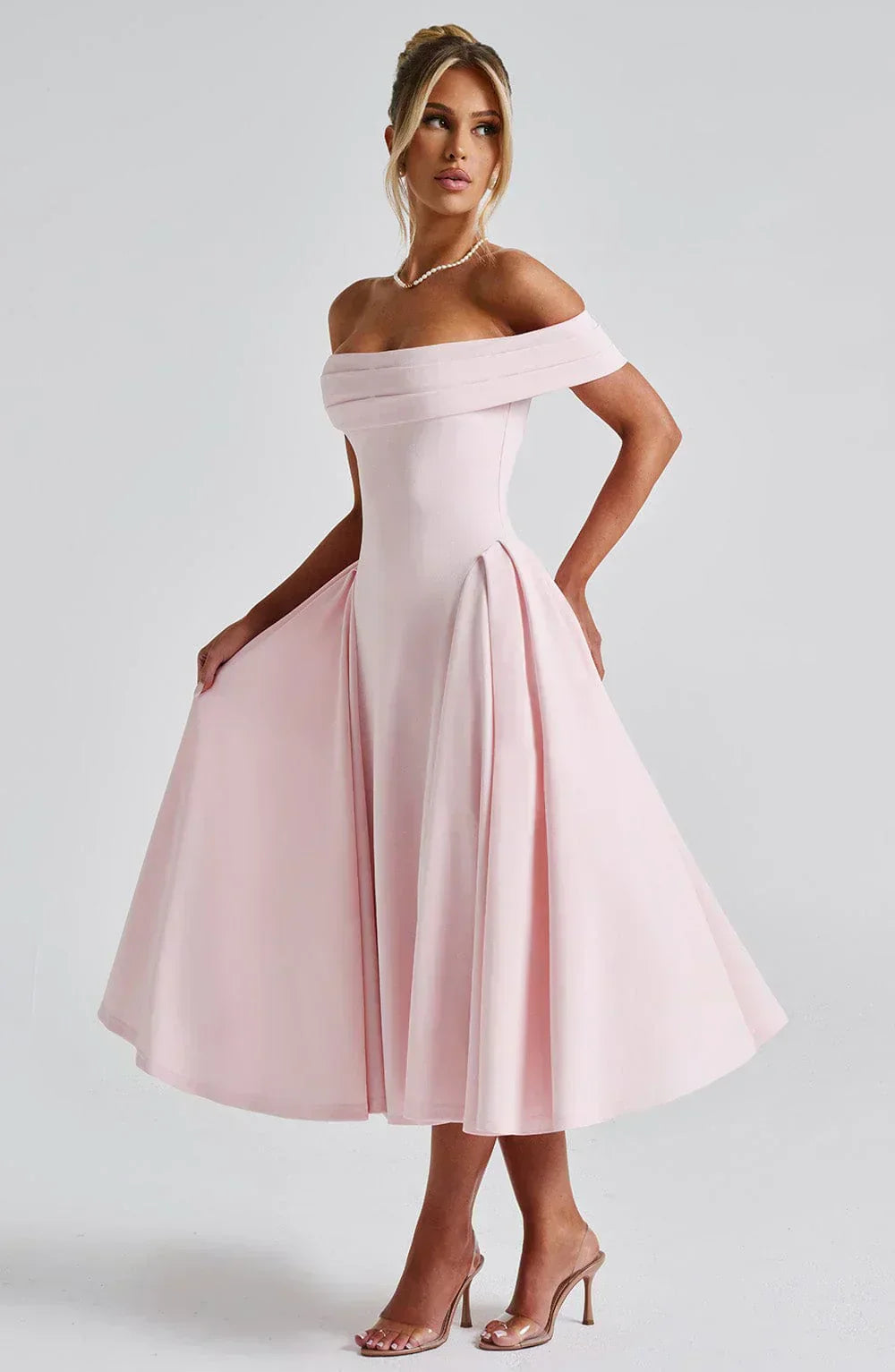 Nyx – Raffiniertes Wickel-Midikleid mit V-Ausschnitt – Rückansicht