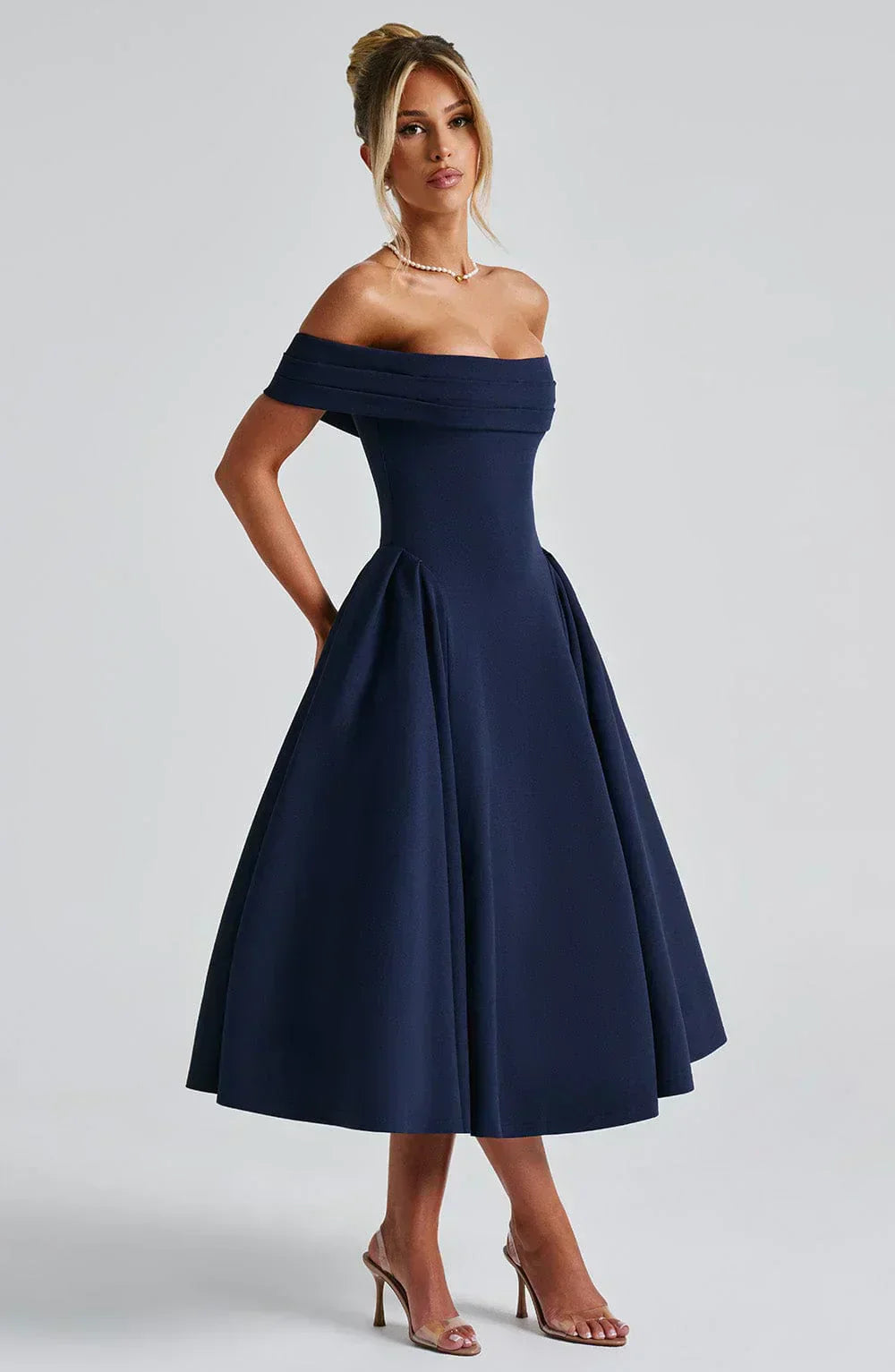 Nyx – Raffiniertes Wickel-Midikleid mit V-Ausschnitt – Ansicht 27