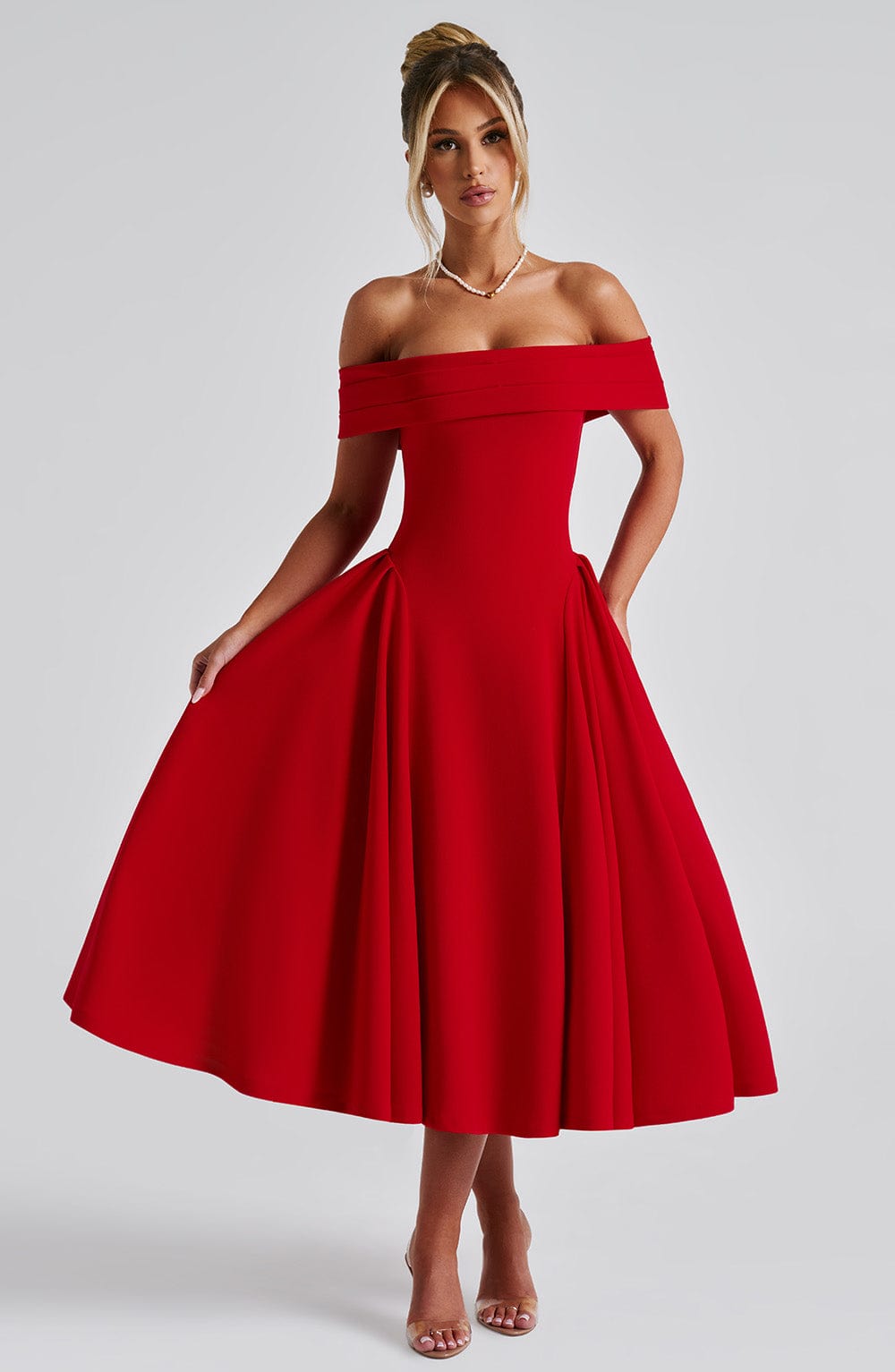 Nyx – Raffiniertes Wickel-Midikleid mit V-Ausschnitt – Detailaufnahme