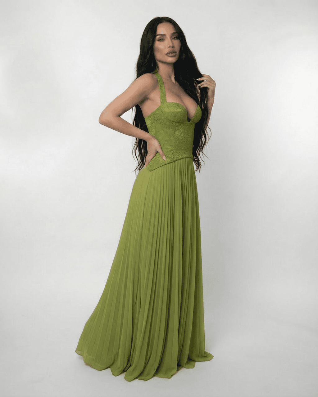 Verdant – Satin Plissiertes Spitzen-Maxikleid – Ansicht 6